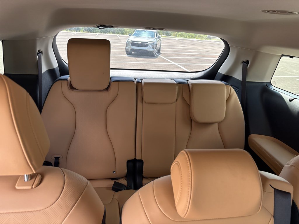 Used 2024 Kia Carnival EX FWD image 24