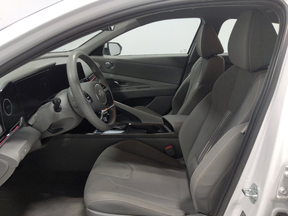 Used 2024 Hyundai Elantra SEL FWD image 17