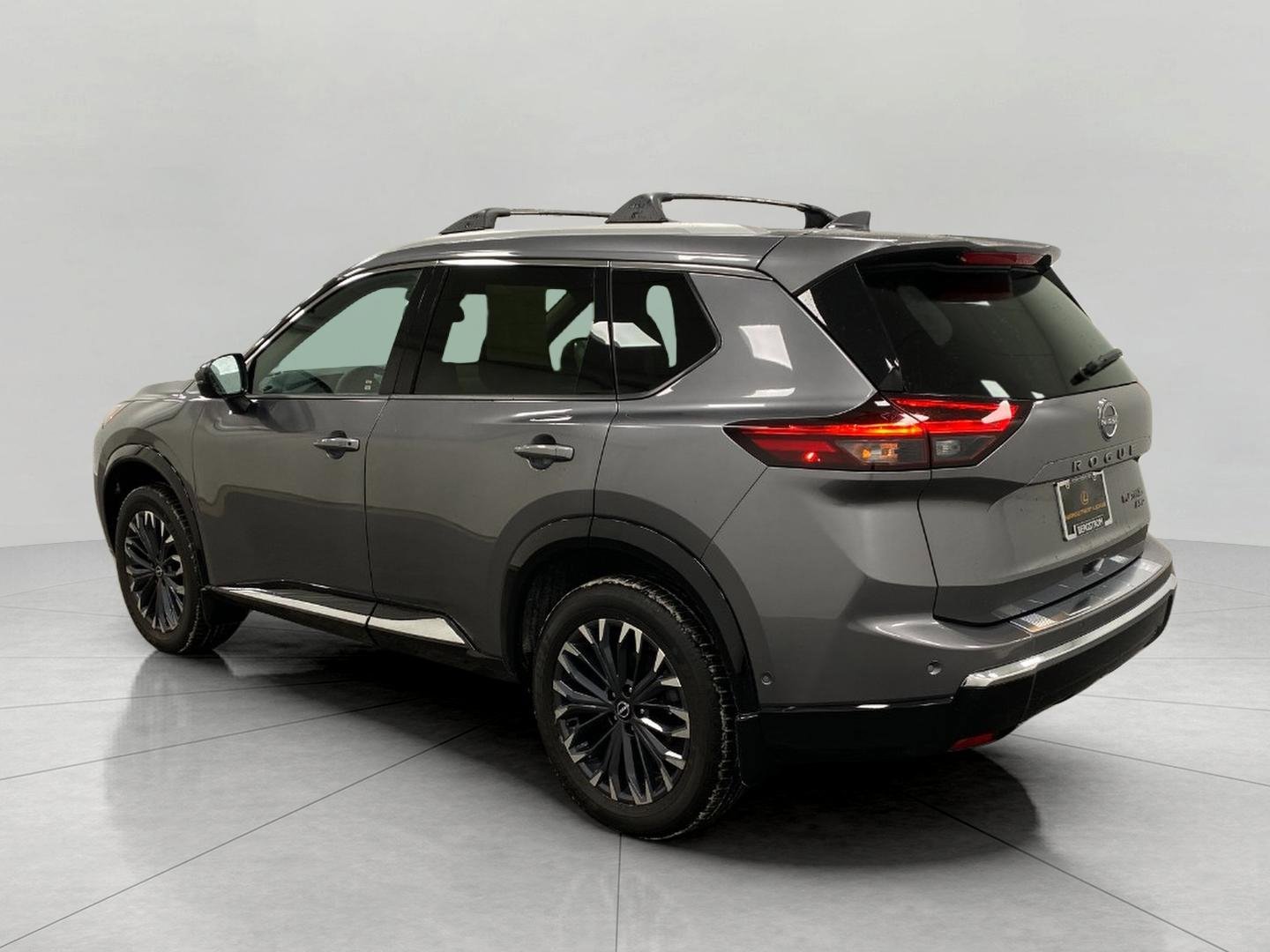 Used 2025 Nissan Rogue Platinum image 9