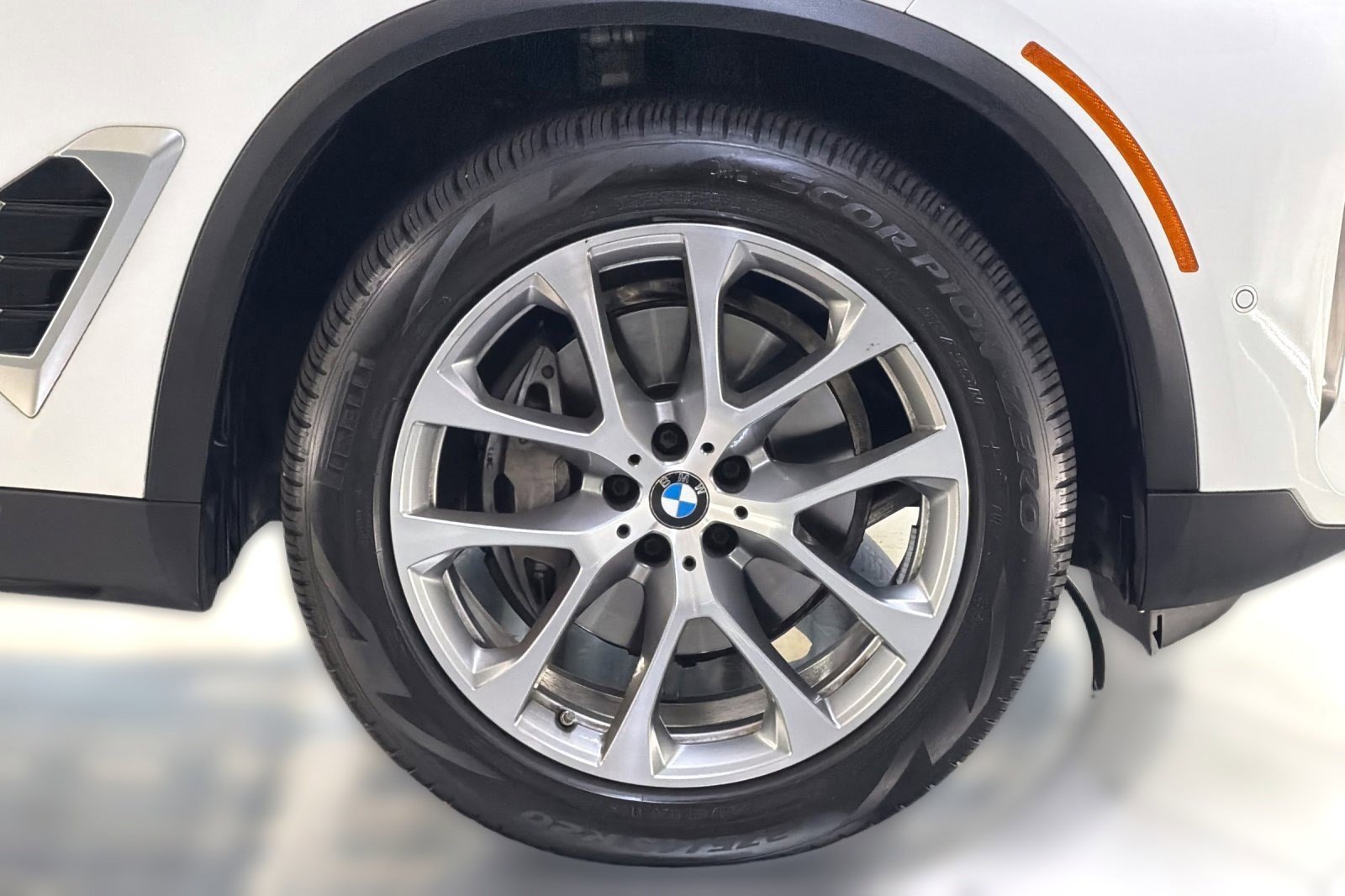 Used 2026 BMW X5 sDrive40i w/ Premium Package image 11