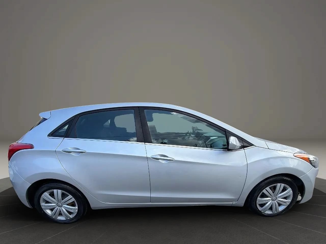 Used 2017 Hyundai Elantra GT FWD image 4