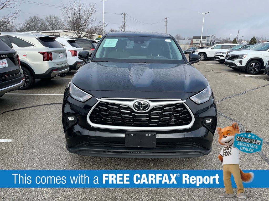 Used 2024 Toyota Highlander LE image 2