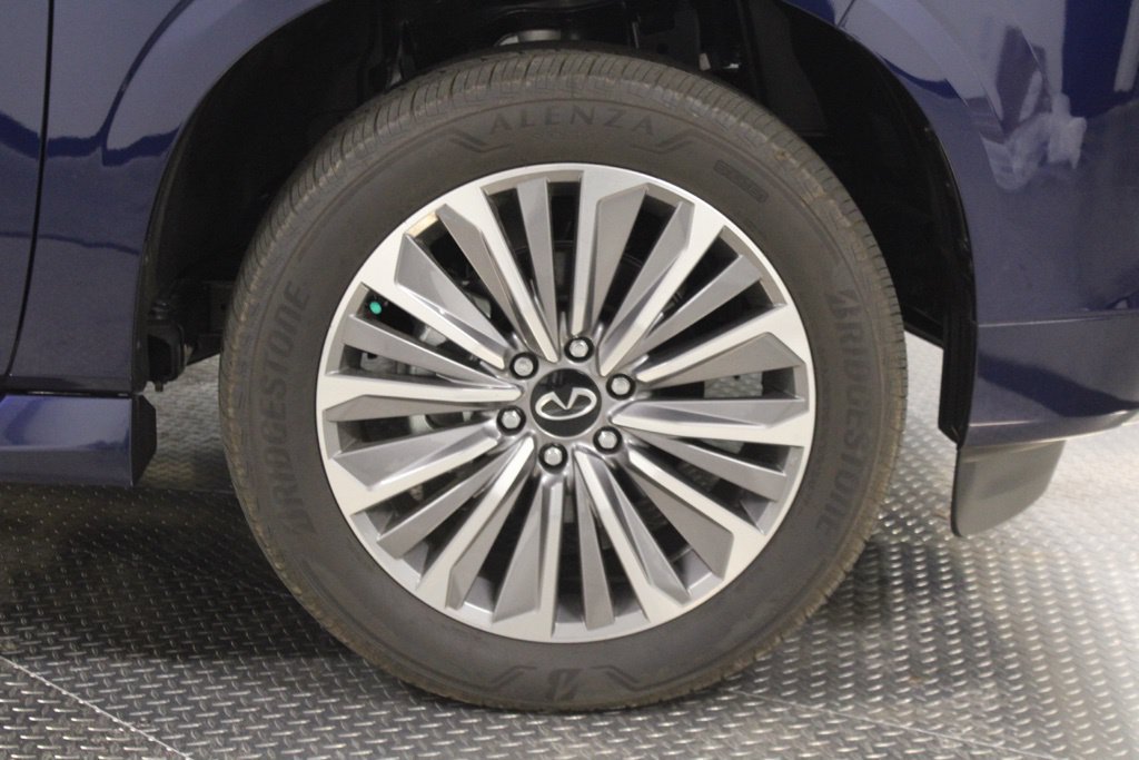 Certified 2025 INFINITI QX80 Luxe AWD/4WD image 16