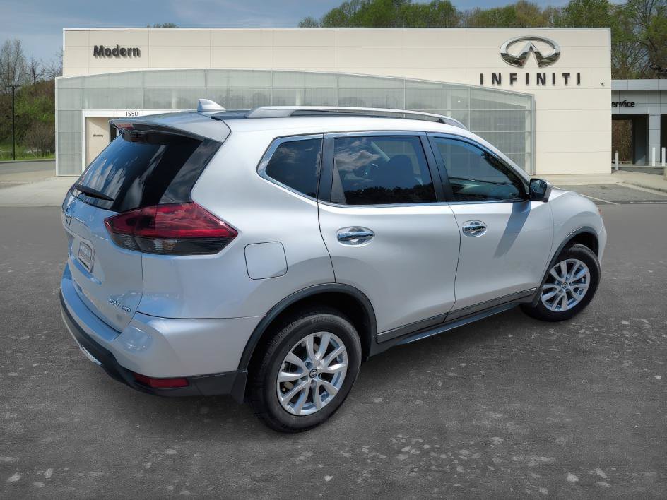 Used 2018 Nissan Rogue SV w/ Sun & Sound Touring Package AWD/4WD image 4
