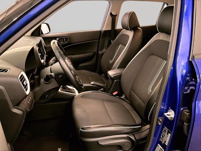 Used 2022 Hyundai Venue Limited FWD image 24