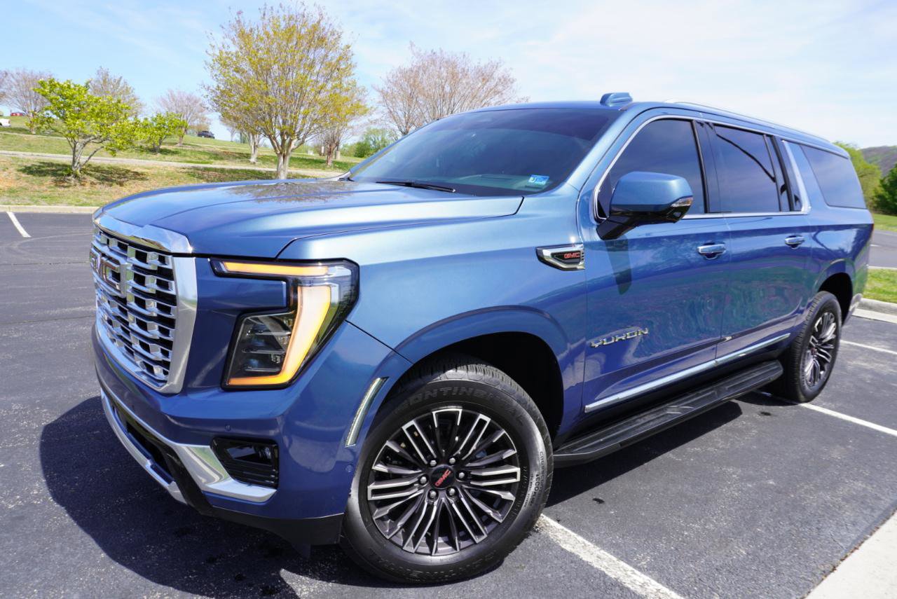Used 2026 GMC Yukon XL Elevation w/ Elevation Premium Package AWD/4WD image 6