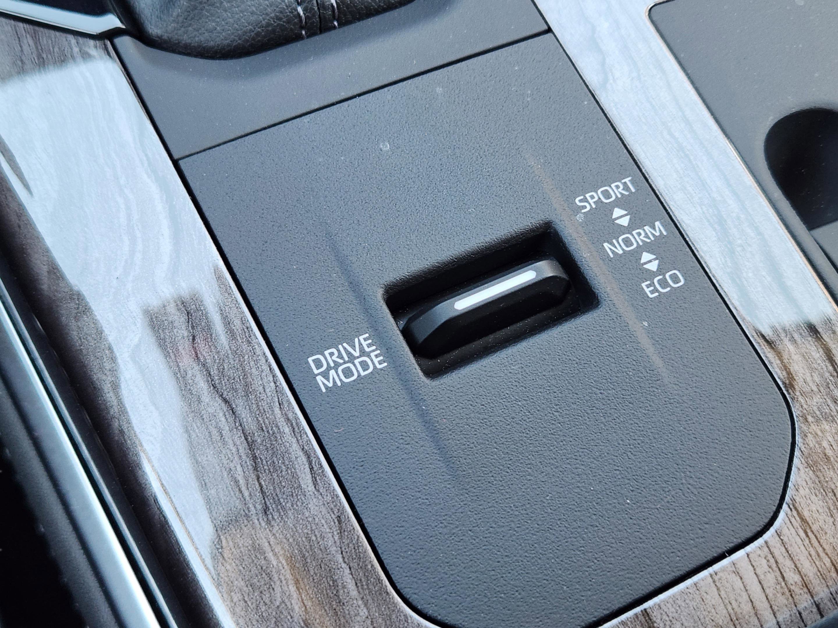 Used 2025 Toyota Highlander Platinum image 18