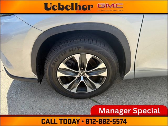 Used 2023 Toyota Highlander XLE FWD image 17