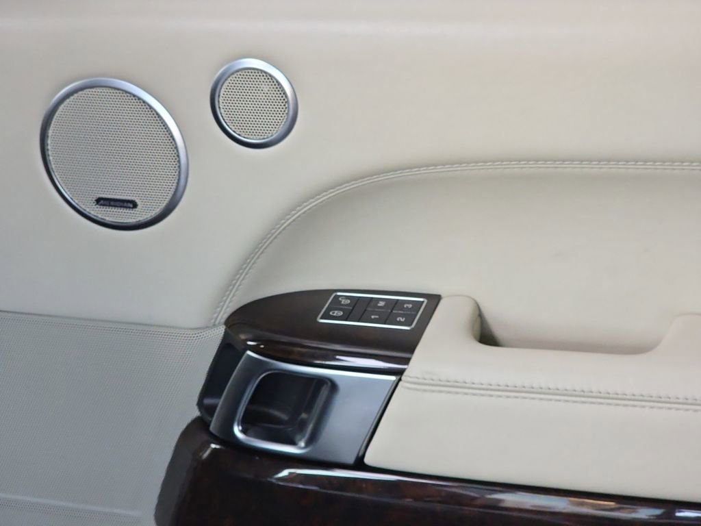 Used 2014 Land Rover Range Rover Autobiography image 20