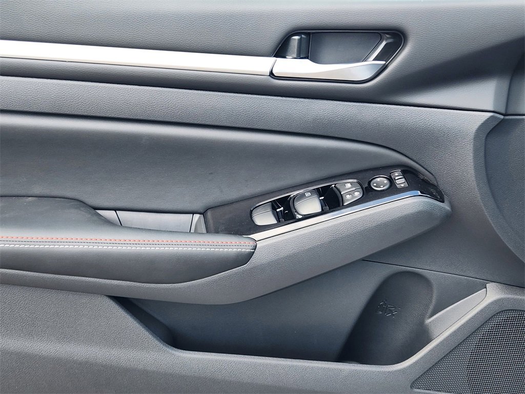 New 2025 Nissan Altima 2.5 SR w/ SR Premium Package image 17