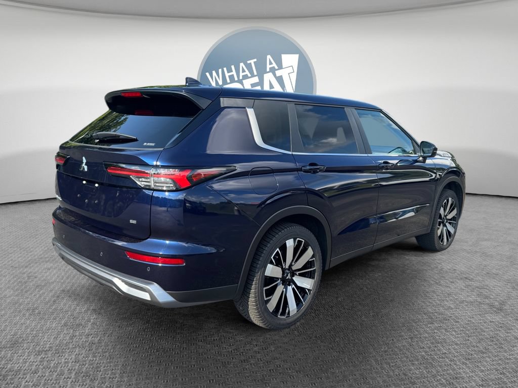 Used 2025 Mitsubishi Outlander AWD image 3