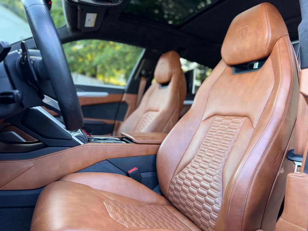 Used 2019 Lamborghini Urus AWD/4WD image 23