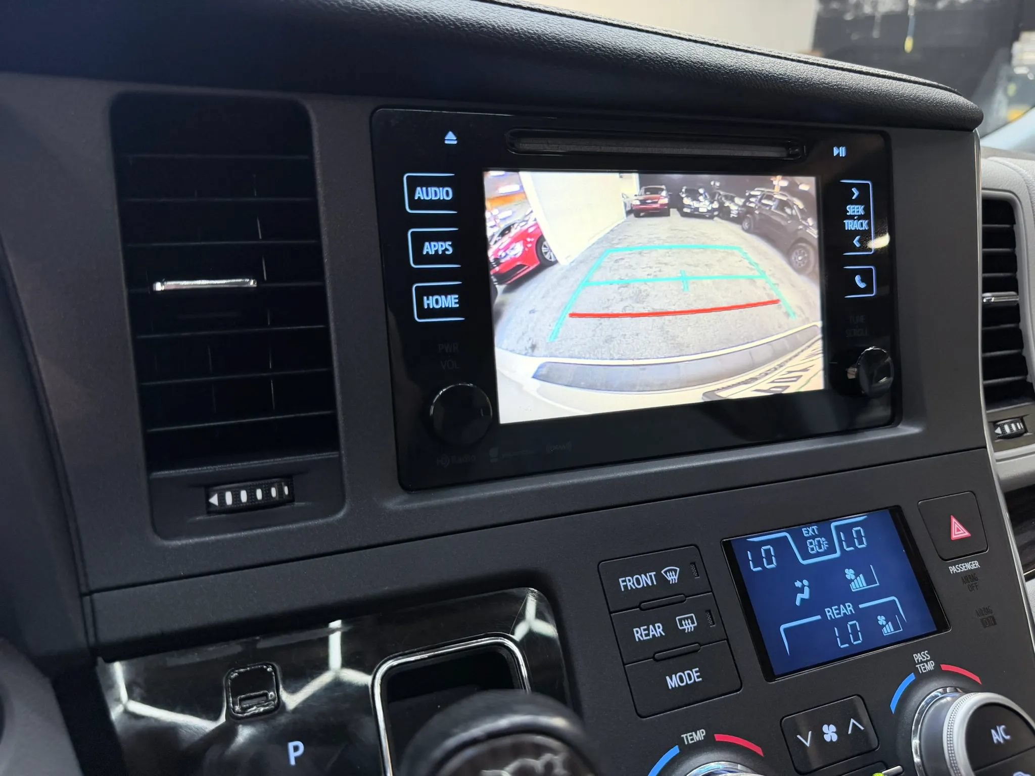 Used 2017 Toyota Sienna XLE FWD image 17