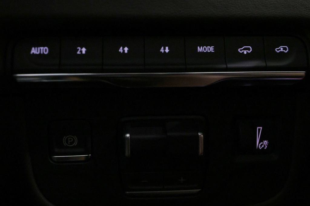 Used 2026 Cadillac Escalade Luxury w/ Touring Package AWD/4WD image 25