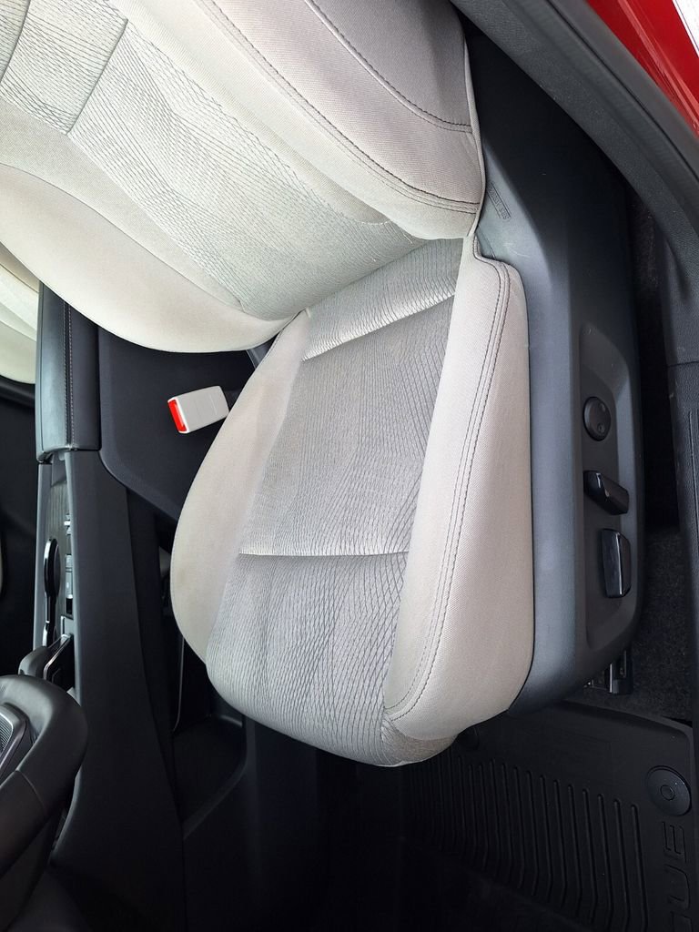 Used 2025 Nissan Rogue SV image 10