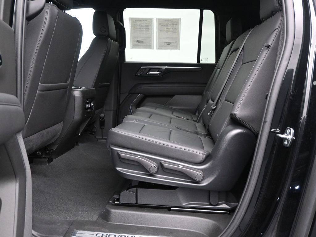 Used 2025 Chevrolet Suburban LT image 15