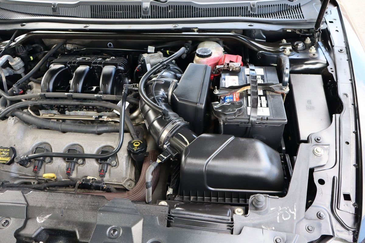 Used 2010 Ford Taurus Limited image 39