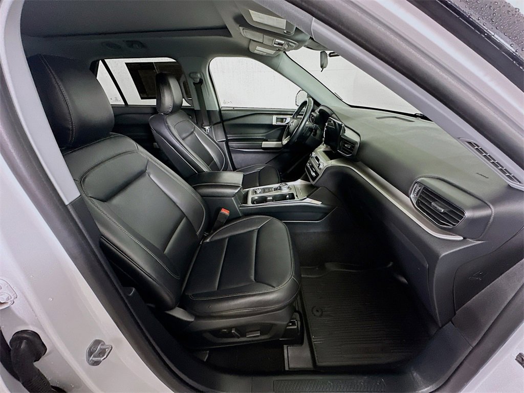 Used 2020 Ford Explorer XLT w/ Equipment Group 202A image 12