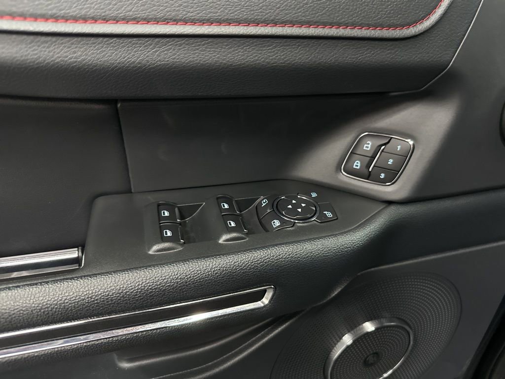 Used 2024 Ford Expedition Limited image 17