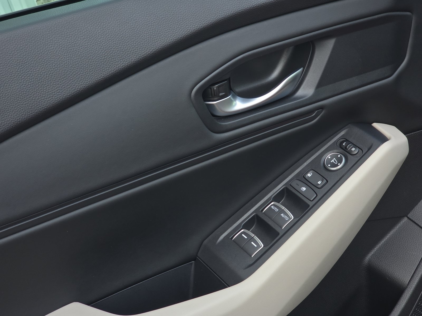 Used 2025 Honda Accord SE image 17