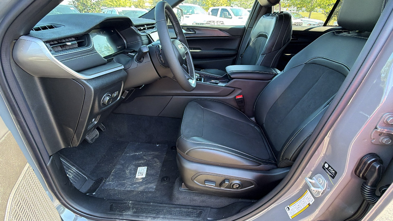 New 2027 Jeep Grand Cherokee Laredo X AWD/4WD image 17