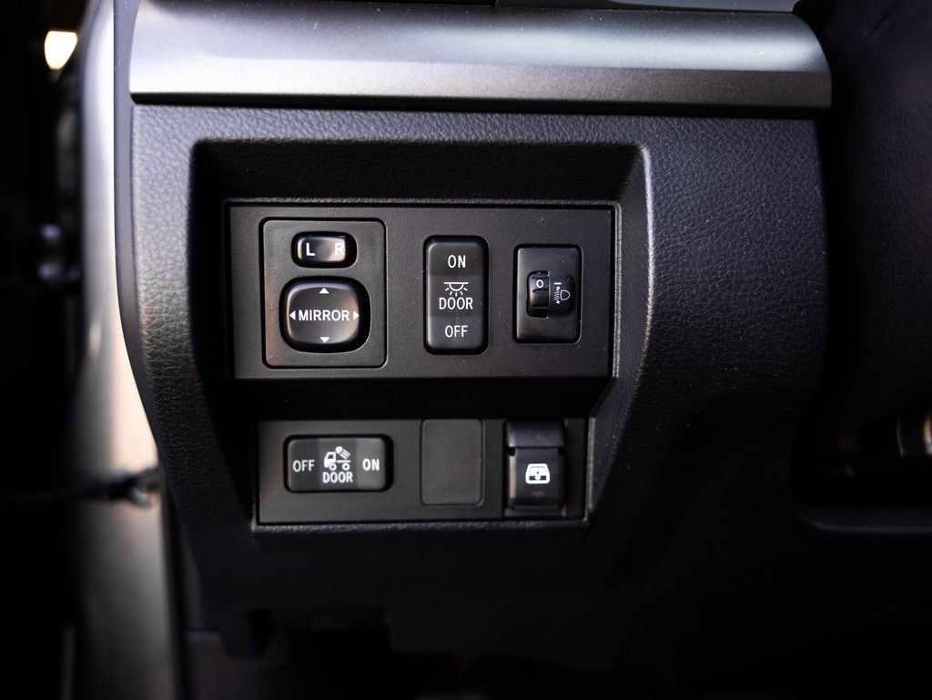 Used 2017 Toyota Tundra SR5 AWD/4WD image 27