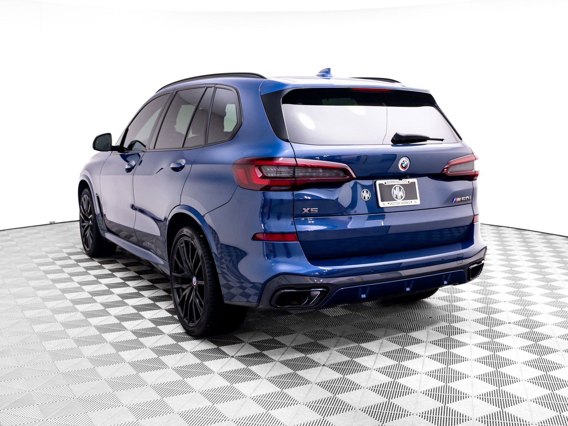 Used 2022 BMW X5 M50i w/ Executive Package AWD/4WD image 3