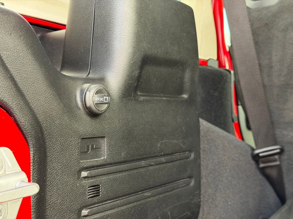 Used 2021 Jeep Wrangler Unlimited Sahara image 44