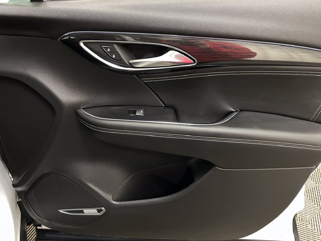 Certified 2021 Buick Envision Essence w/ Technology Package I AWD/4WD image 43