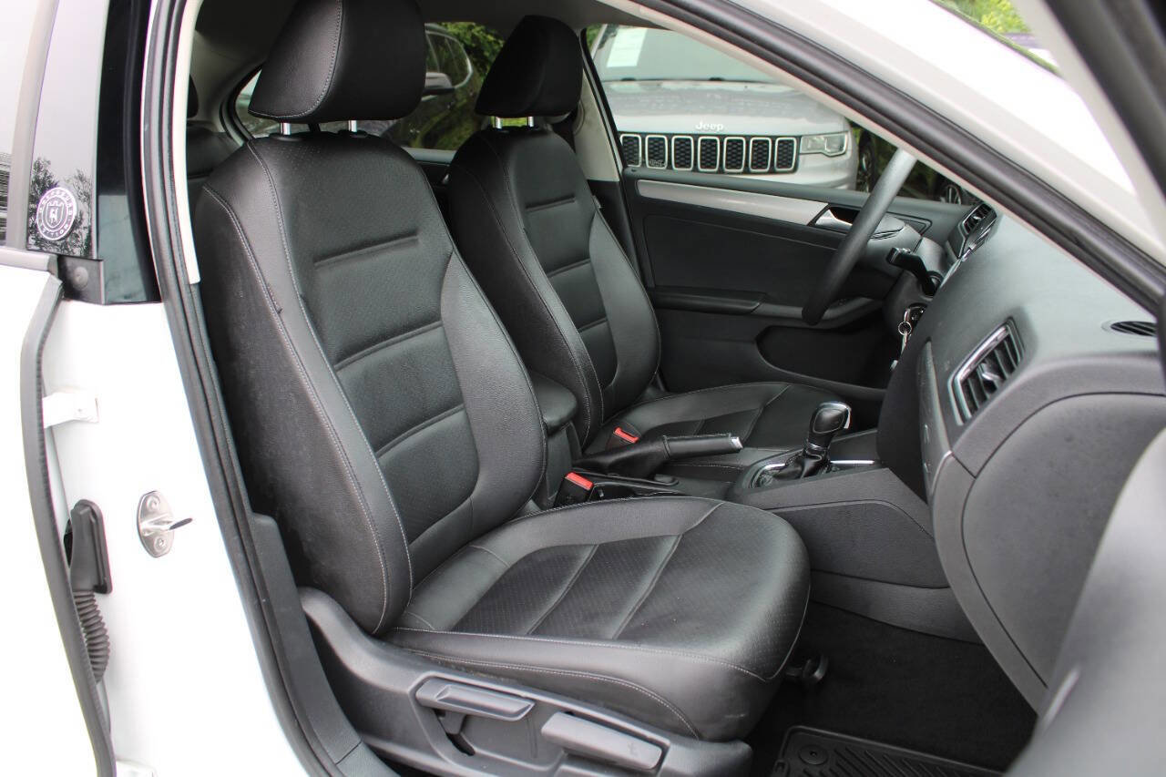 Used 2018 Volkswagen Jetta Wolfsburg Edition image 29