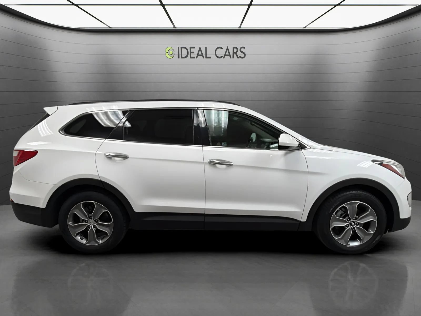 Used 2015 Hyundai Santa Fe GLS FWD image 4