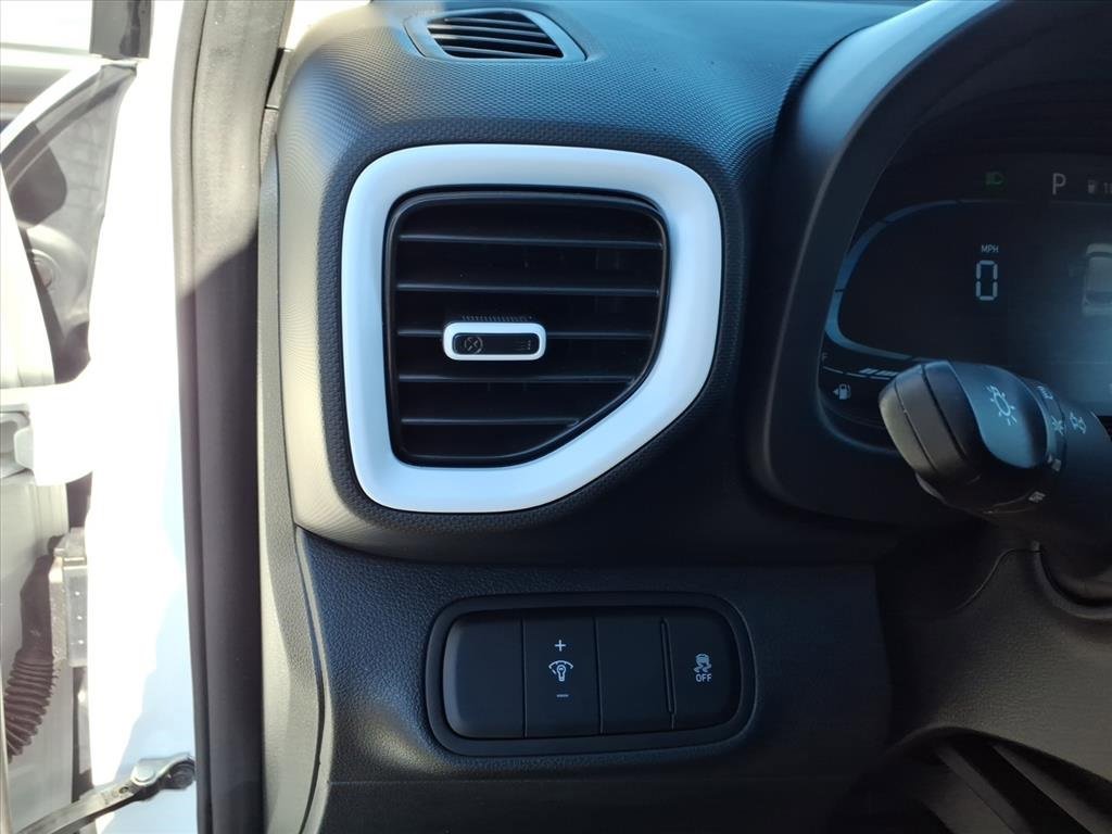 Used 2023 Hyundai Venue Limited image 28