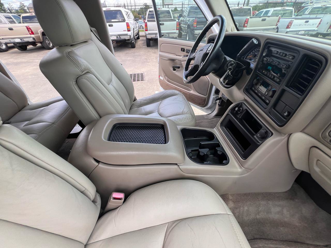Used 2004 GMC Yukon XL SLT w/ Preferred Equipment Group RWD image 38
