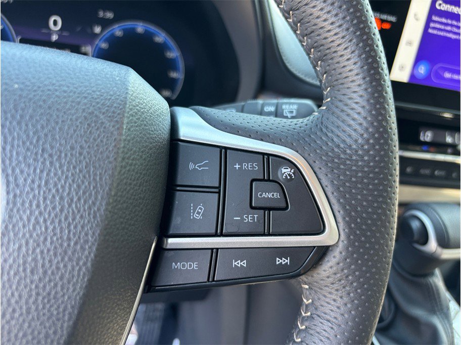 Used 2025 Toyota Sienna Platinum AWD/4WD image 31