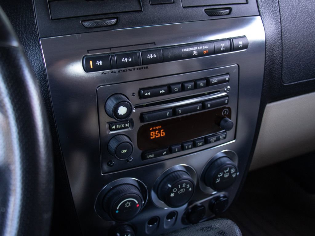 Used 2006 HUMMER H3 AWD/4WD image 16