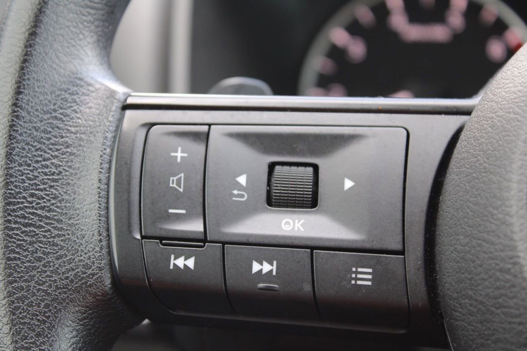 Used 2023 Nissan Rogue S image 26