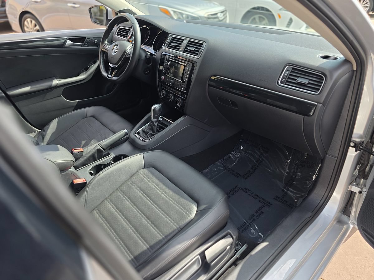 Used 2015 Volkswagen Jetta SEL FWD image 14