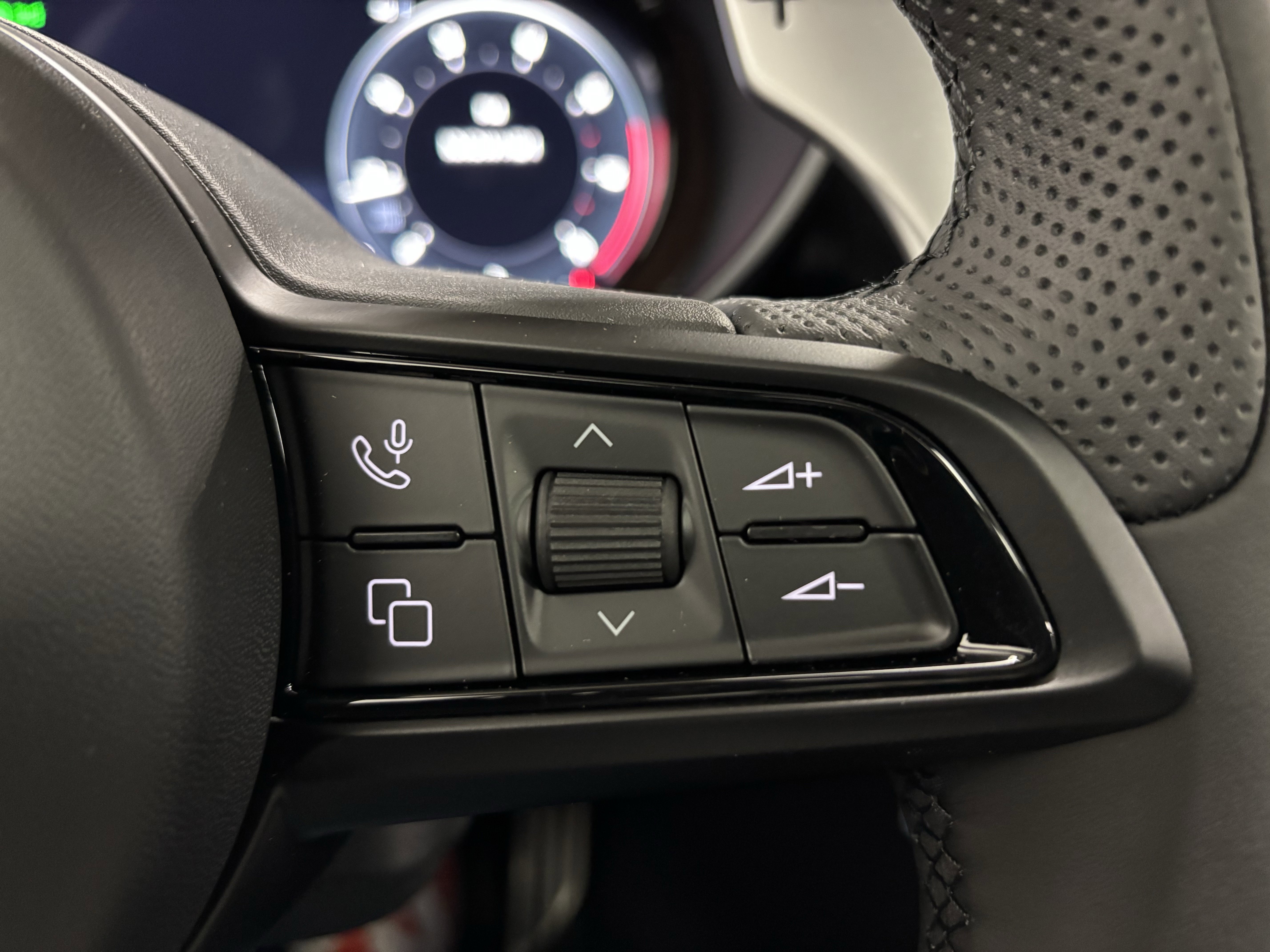 New 2025 Alfa Romeo Giulia AWD w/ Driving Assist Package image 25