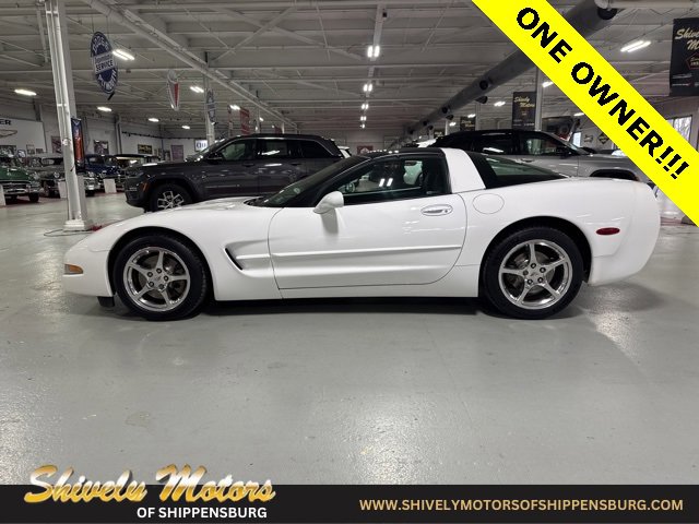 Used 2004 Chevrolet Corvette Coupe w/ Roof Package image 2