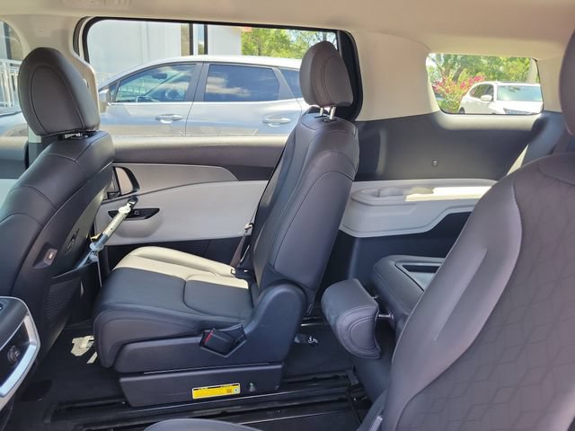 Used 2024 Kia Carnival LX FWD image 13
