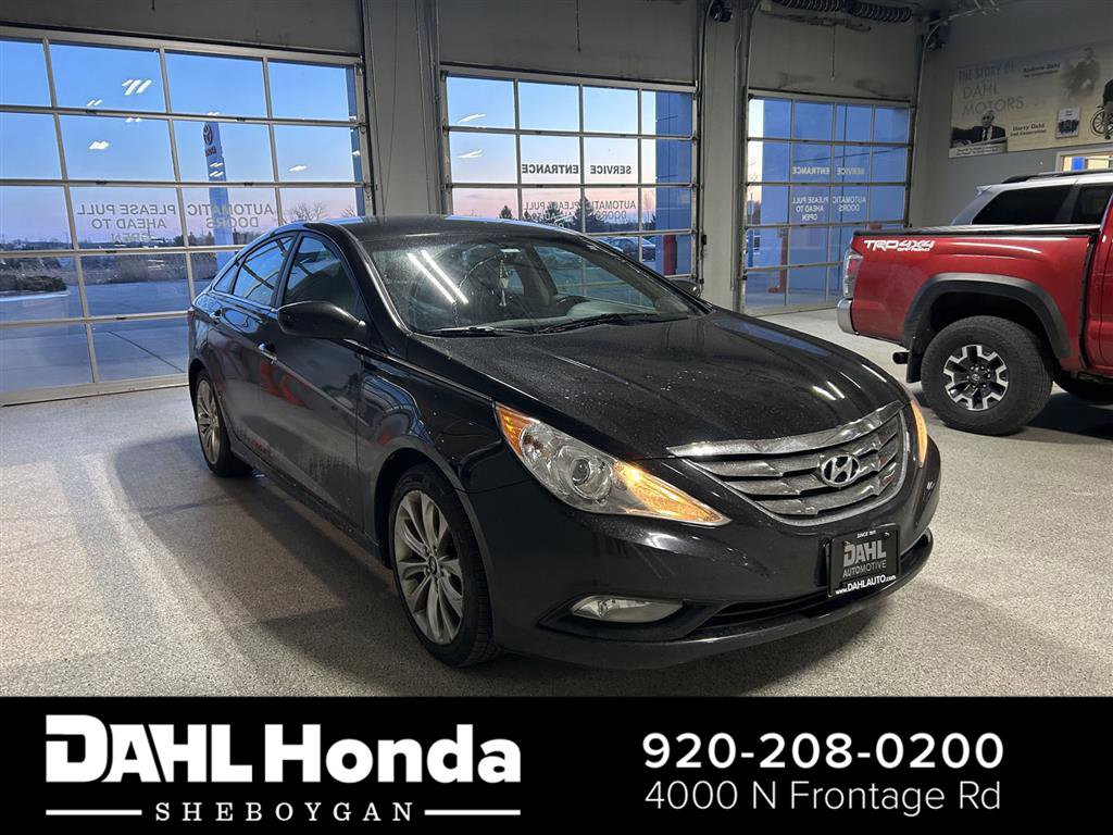 Used 2013 Hyundai Sonata SE FWD image 1