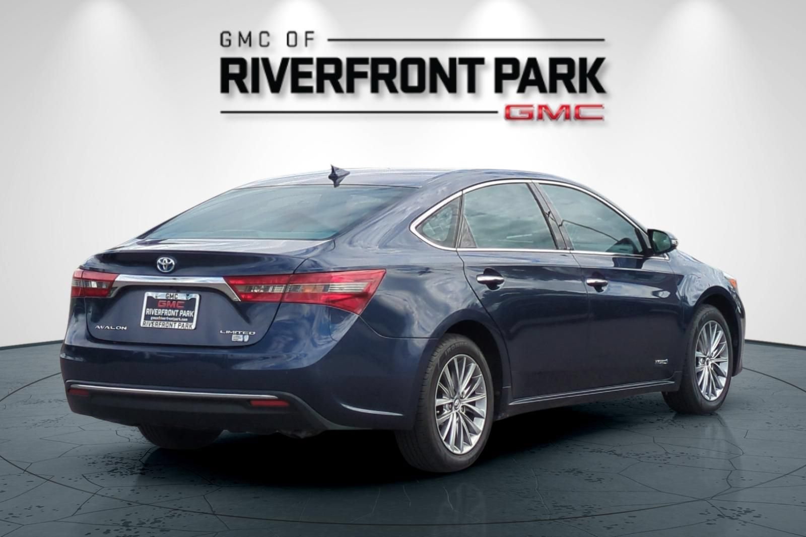 Used 2016 Toyota Avalon XLE Plus FWD image 4