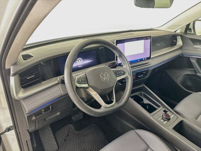 Used 2025 Volkswagen Tiguan SE AWD/4WD image 7