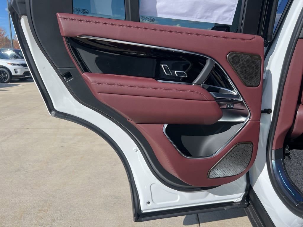 New 2025 Land Rover Range Rover Autobiography AWD/4WD image 12