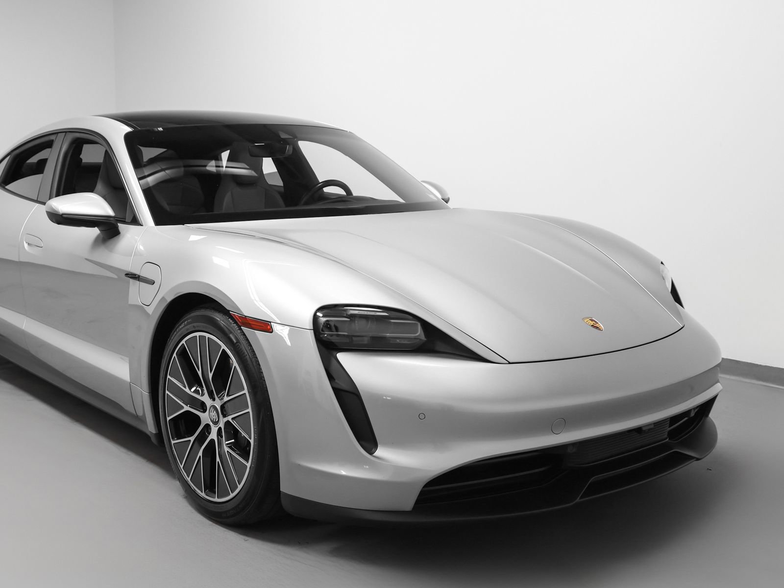 Certified 2021 Porsche Taycan image 9