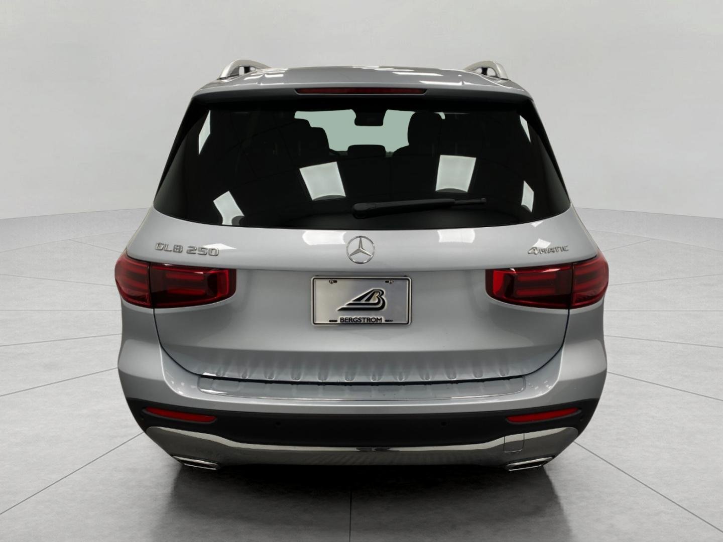 Certified 2026 Mercedes-Benz GLB 250 4MATIC image 4