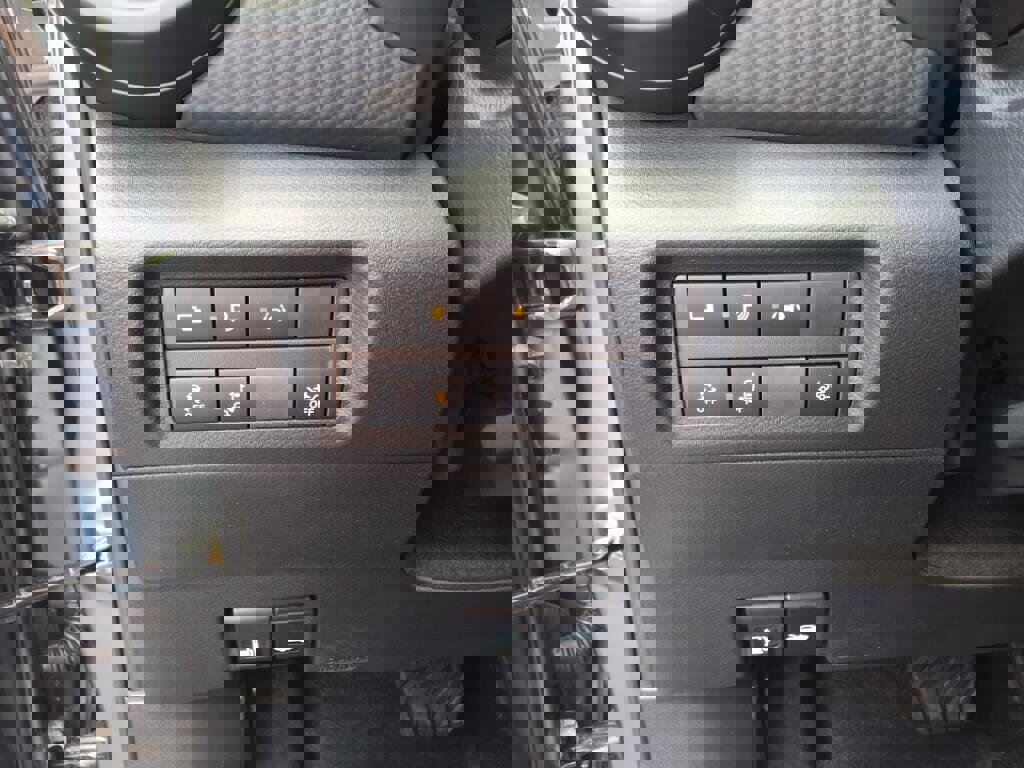 New 2025 Nissan Kicks Play S image 11