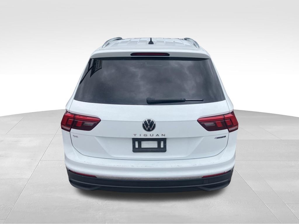 Used 2024 Volkswagen Tiguan SE AWD/4WD image 10
