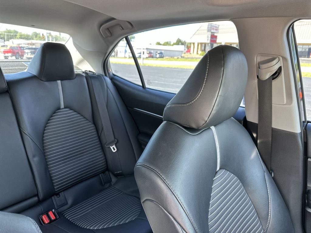 Used 2019 Toyota Camry SE w/ Convenience Package FWD image 14
