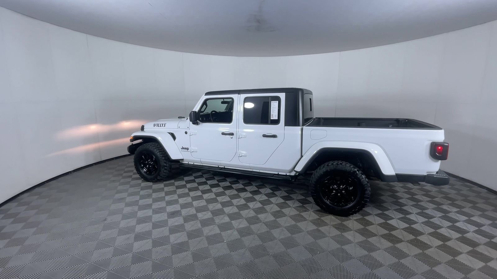 Used 2023 Jeep Gladiator Willys image 6